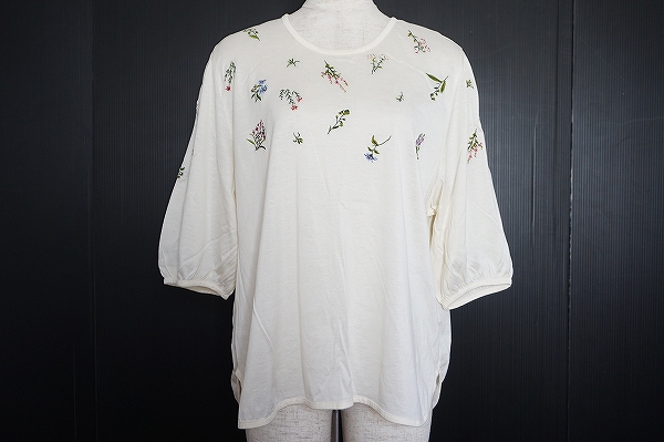 バライロノクラシ 花刺繍Tシャツ