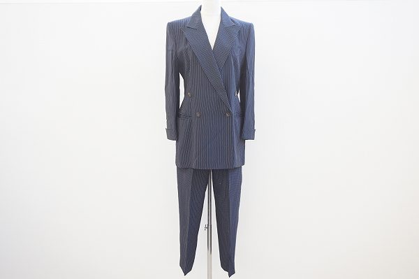 買取したロエベのパンツスーツ