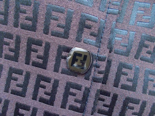 フェンディならではのFFロゴ「ズッカ柄」コート買取
