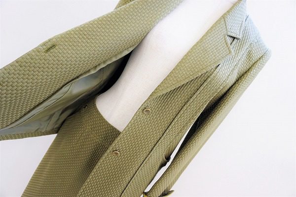 レオナールのグリーンのスーツ