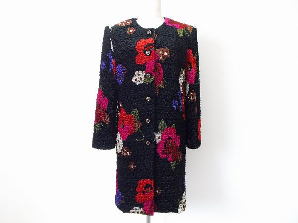 ハナエモリの花柄ノーカラーコート