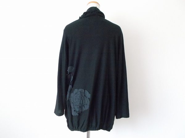 お買取したワイズのカーディガンの後ろ