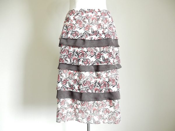 手書き風バラプリントが素敵なハナエモリのスカートをお買取