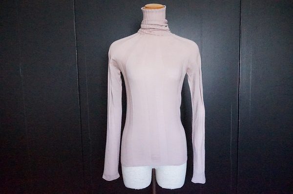 お買取したアニオナのタートルニット