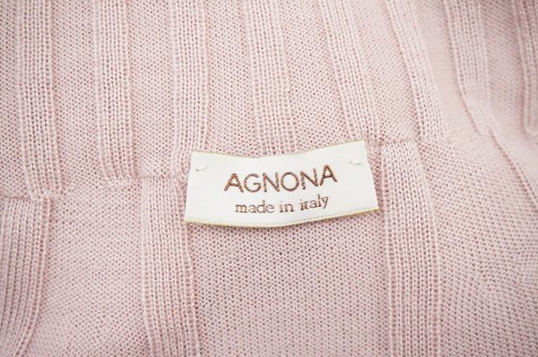 お買取したアニオナのタートルニットのタグ