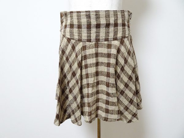 チェック柄がお洒落なウサトのオーバースカート チェック柄がお洒落なウサトのオーバースカート