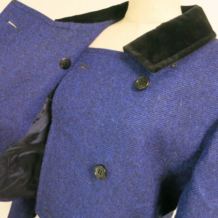 買取したジバンシィのブルーのジャケット・スカートのセットアップ