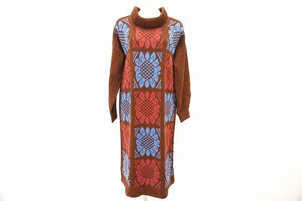 斉藤都世子のひまわり柄が印象的なワンピース