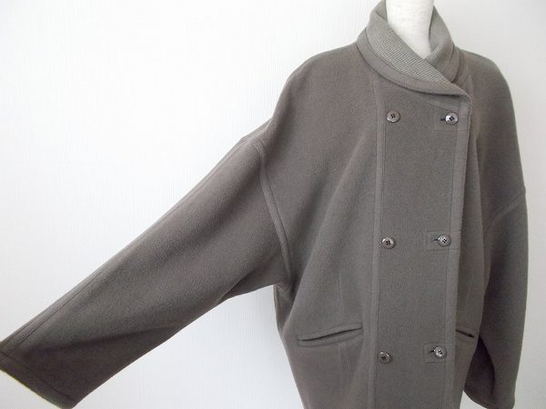 お買取したビスケービーシーアミのコートの袖