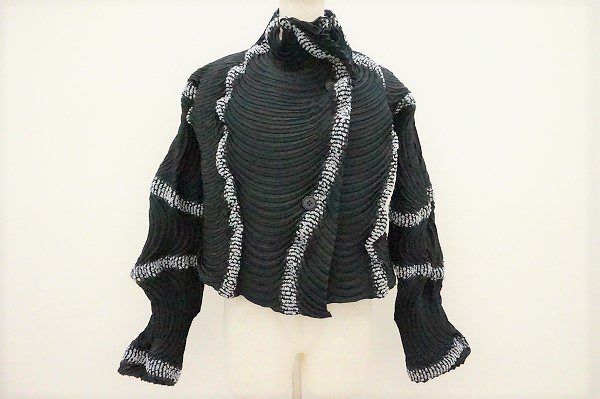 買取したイッセイミヤケのボレロジャケット