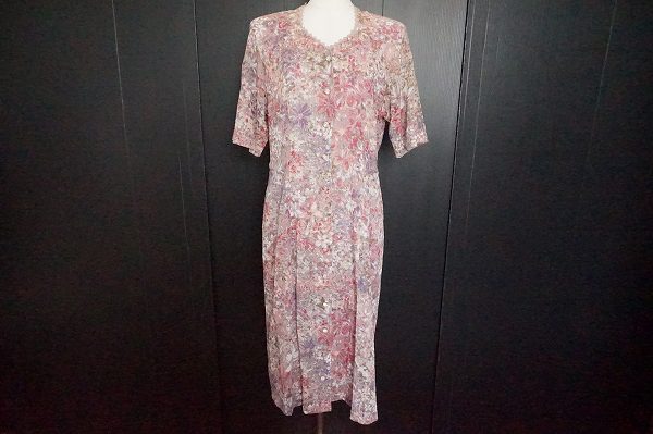 お買取したバラ色の暮しのワンピース