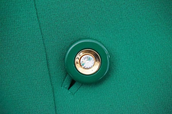 お買取したイネスのコートのボタン お買取したイネスのコートのボタン