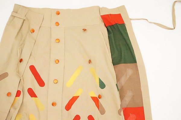 買取したイッセイミヤケの巻きスカートの紐を外した画像
