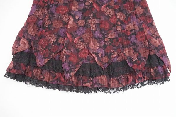 お買取したノンノンドールのスカートの裾