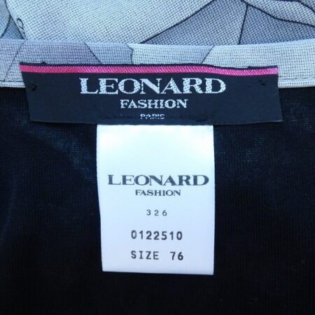 お買取したレオナールのスカートのタグ