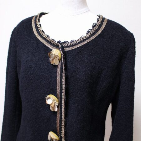 買取したシズカコムロのカーディガンのスパンコール部分とレース部分