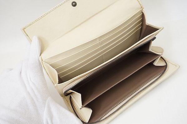 お買取したボッテガヴェネタの財布の中