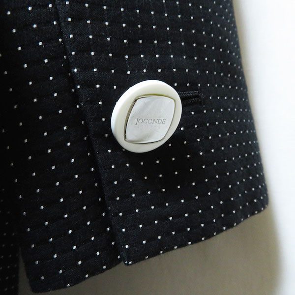 買取したマダムジョコンダのスカートスーツのボタン