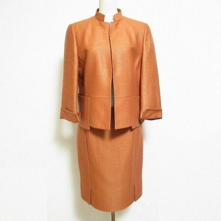 お買取したアクリスのスカートスーツ