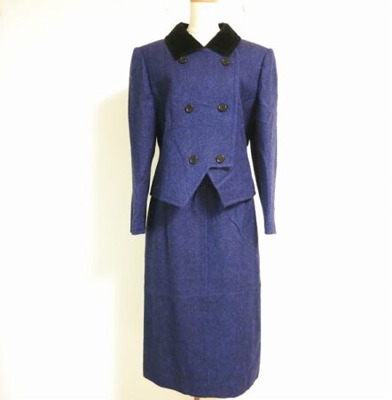 ジバンシィの青のジャケットとスカートのセットアップを買取