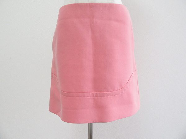 ピンク色がキュートなエミリオプッチのスカート