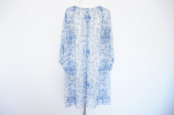 お買取したバラ色の暮しのワンピース