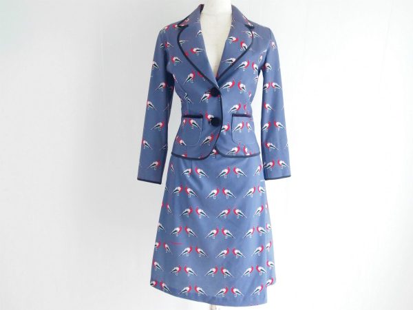 レジーナロマンティコ/クジャク柄のスカートスーツ