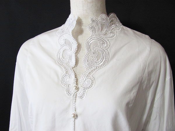 お買取したクリスチャンディオールのブラウスの襟