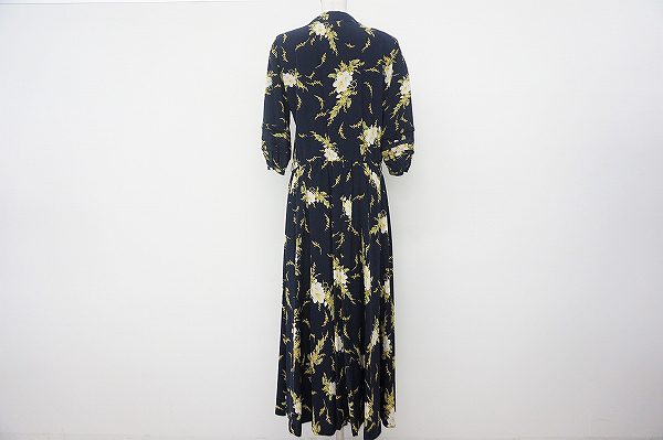 買取したインゲボルグの花柄ワンピースのバックデザイン 買取したインゲボルグの花柄ワンピースのバックデザイン