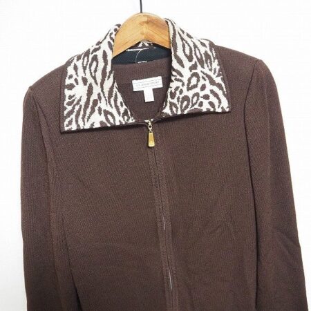 買取したセントジョンのアニマル柄のアンサンブルの襟元