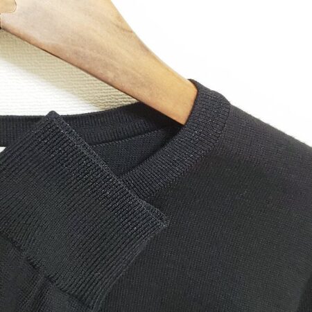 お買取したイヴサンローランのニットの袖 お買取したイヴサンローランのニットの袖