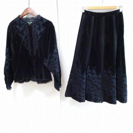 バラ色の暮らしの洋服買取はアクイール