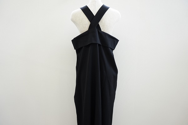 買取したワイズの黒のロングワンピースのバックデザイン 買取したワイズの黒のロングワンピースのバックデザイン