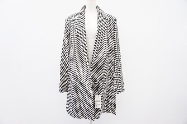 [お買取]ジャンフランコフェレ｜立体的なカッティングが美しいコート