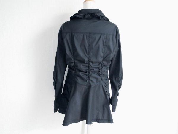 お買取したエイココンドウのブラウスの後ろ