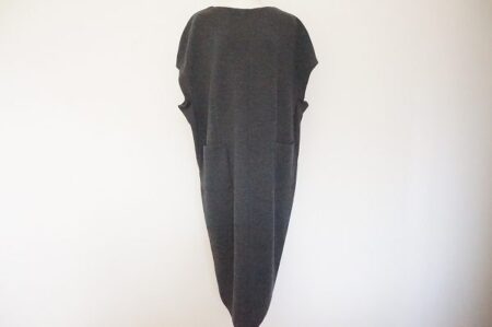 落ち着いた色合いが魅力的なビスケービーシーアミのワンピース 落ち着いた色合いが魅力的なビスケービーシーアミのワンピース