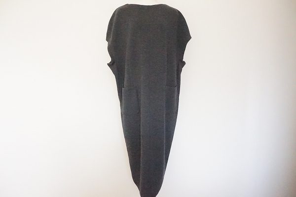 落ち着いた色合いが魅力的なビスケービーシーアミのワンピースをお買取