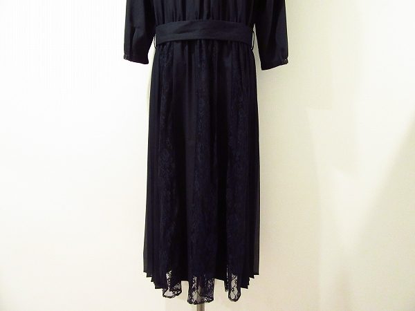 お買取したローズティアラのワンピースの後ろ