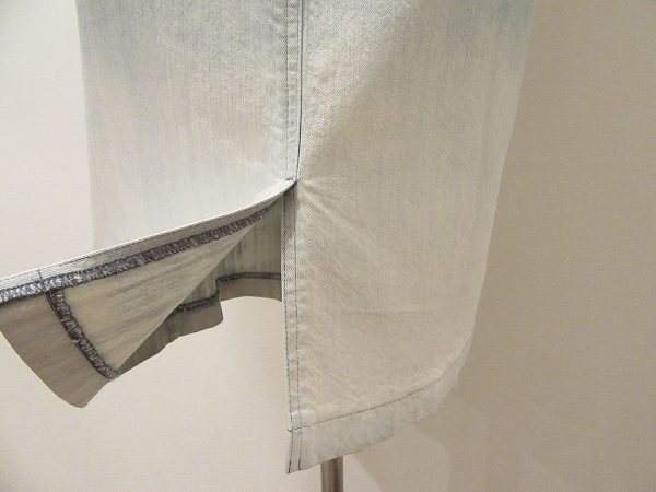 お買取したミスアシダのスカートのスリット
