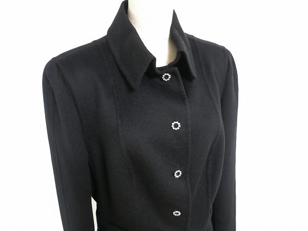 買取したエスカーダのジャケットの襟元