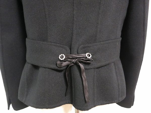 買取したエスカーダのジャケットのバックデザイン