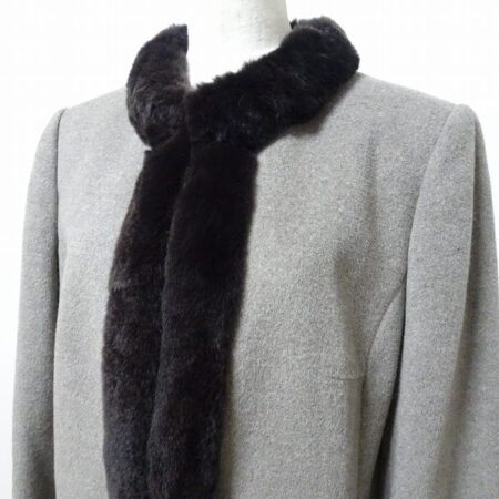 買取したミラショーンのコートの襟元