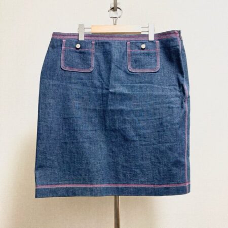 エスカーダのデニムスカート（ピンクのステッチ）