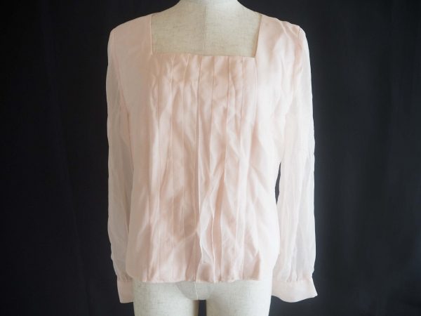 【レリアン】ほんのり淡いピンクが素敵なブラウスをお買取しました