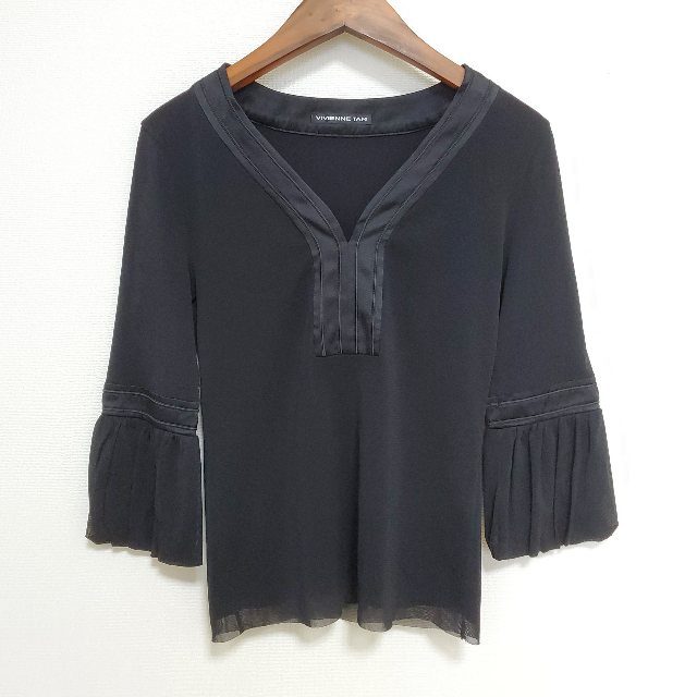 シンプルでどんなアイテムにも合う！ヴィヴィアンタムのトップスをお買取