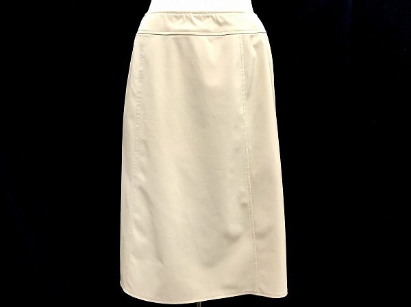 【フォクシーニューヨーク】シンプルだから気回せるスカートをお買取