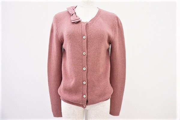 【プラダ】首元のリボンが可愛い！上品なピンクのカーディガンをお買取