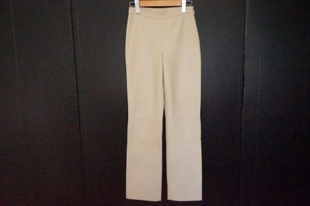 ロエベのラムレザーパンツ（ベージュ）