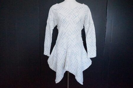 ウサトのチュニック（白・編み上げ・レースアップ）