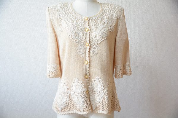 豪華な刺繍が施されたソワレドヒロミのカーディガンをお買取
